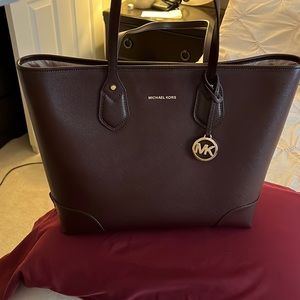 Micheal Kors Purse